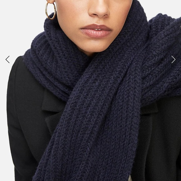 ANINE BING Alyssa Cashmere Scarf In Midnight - Picture 4 of 8